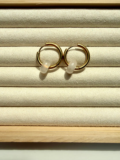 Mini Stone Circle – Ohrringe mit Donut Edelstein-Anhängern & Edelstahl 18k vergoldet