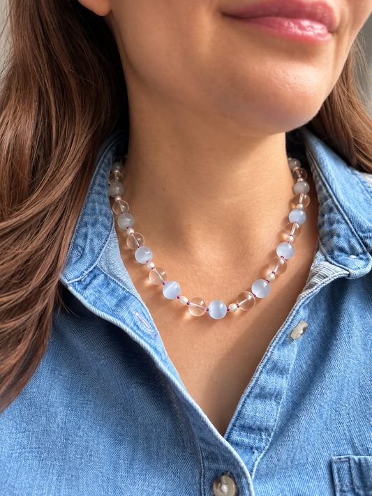 Crystal Sky – Kette mit Bergkristall, Katzenauge & Süßwasserperlen