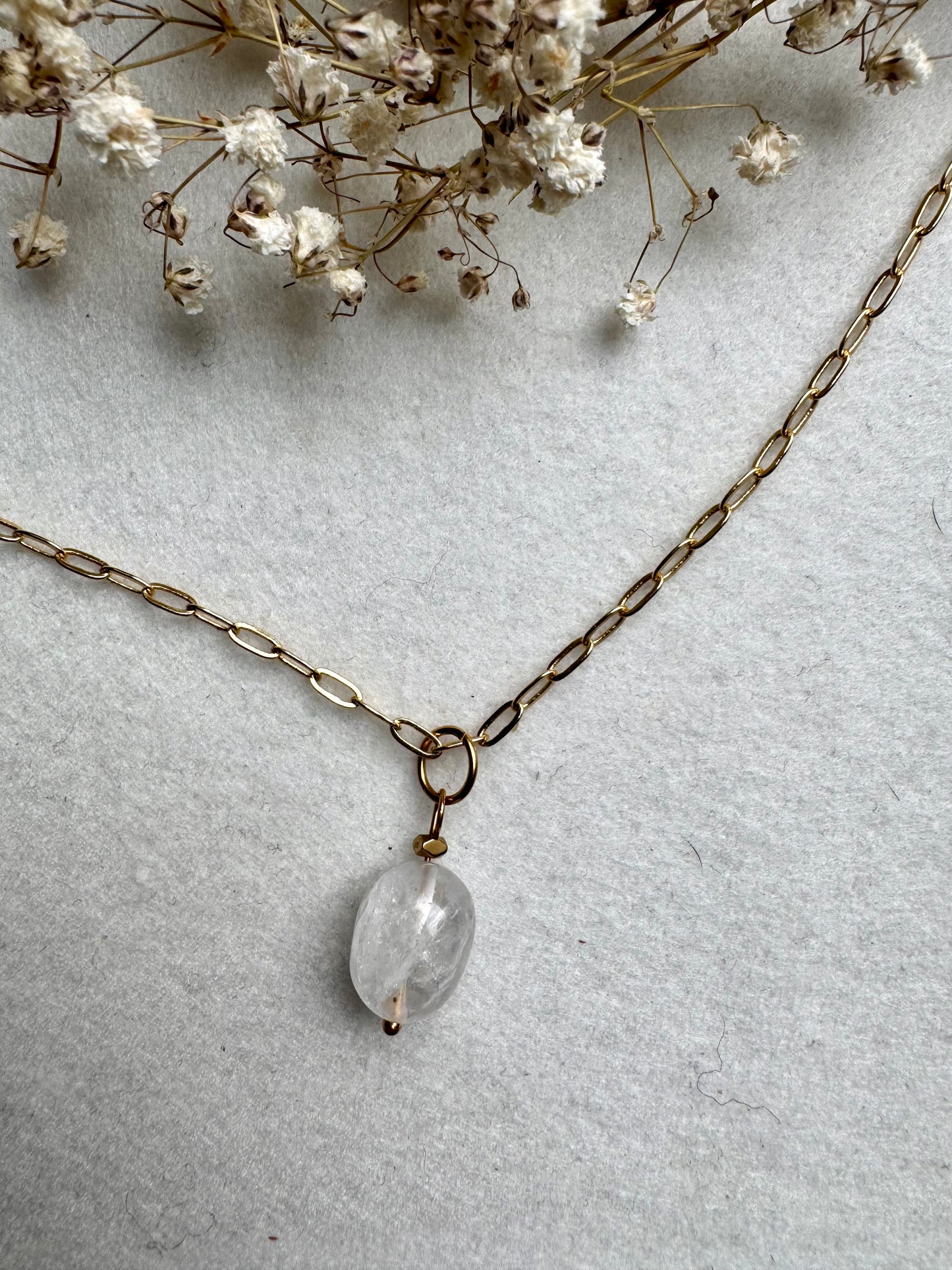 Limited Edition – Halskette mit Naturstein-Anhängern & vergoldeter Gliederkette – handgefertigt