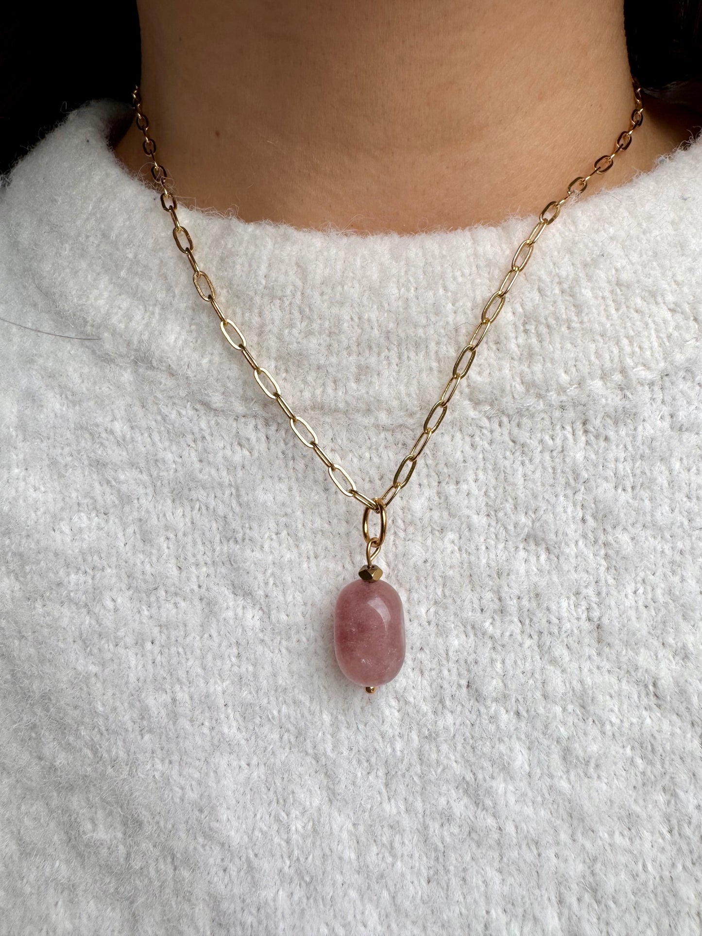 Limited Edition – Halskette mit Naturstein-Anhängern & vergoldeter Gliederkette – handgefertigt