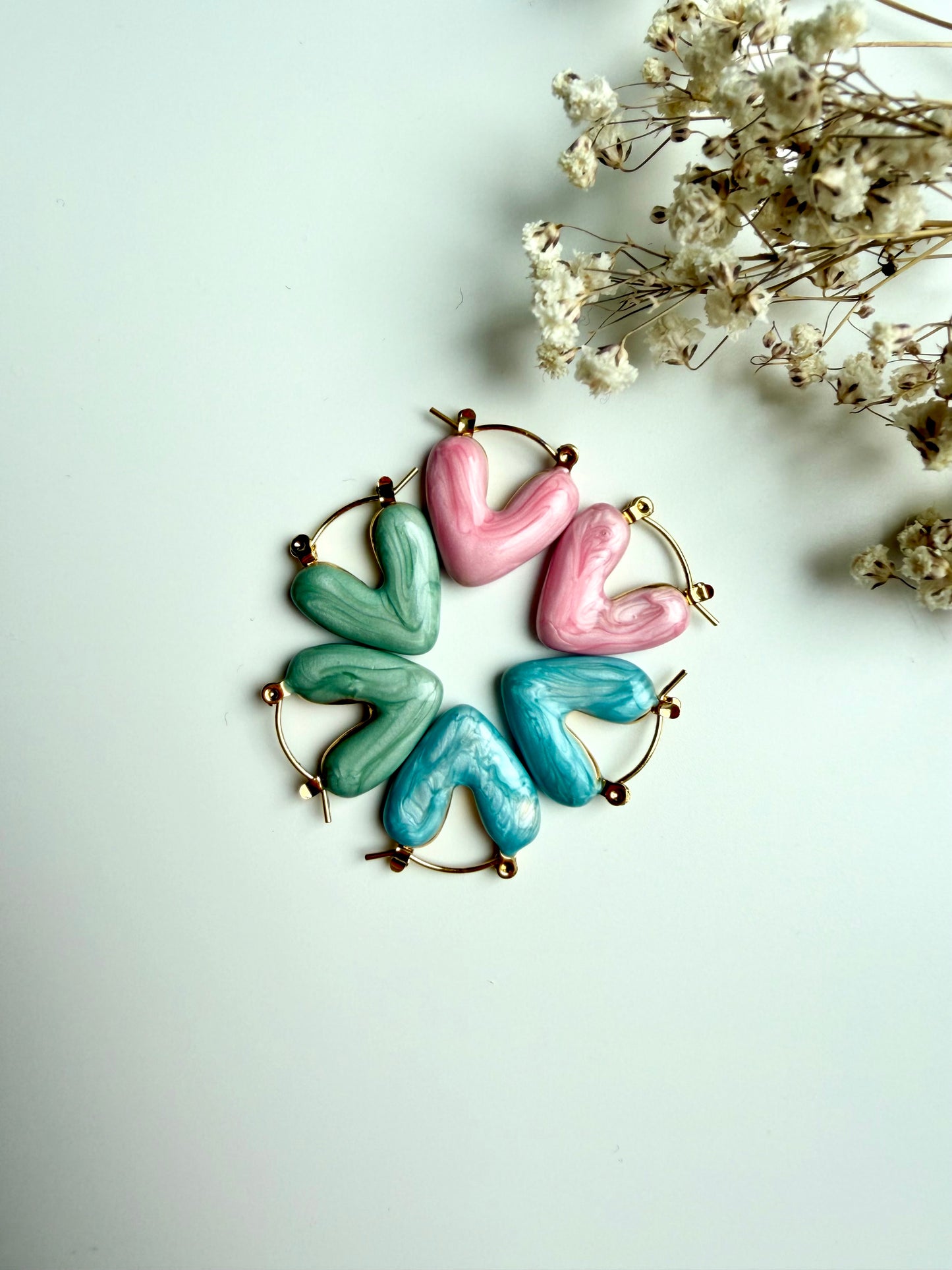 Amour Heart – Herz Ohrringe in Goldoptik