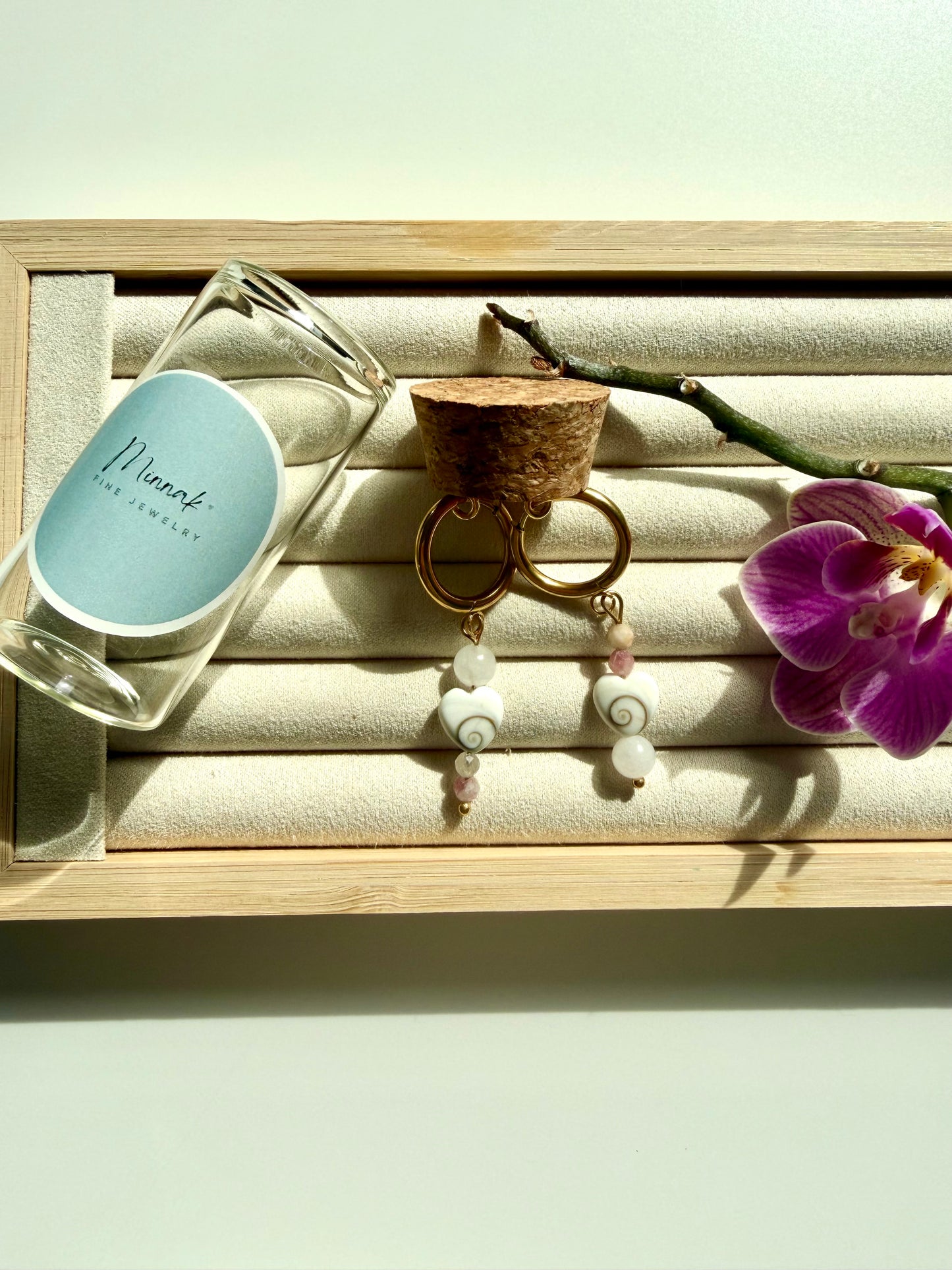 Shiva Eye – Ohrringe mit Shiva Auge Muschel, klarem Quarz & Natursteinperlen – handgefertigt