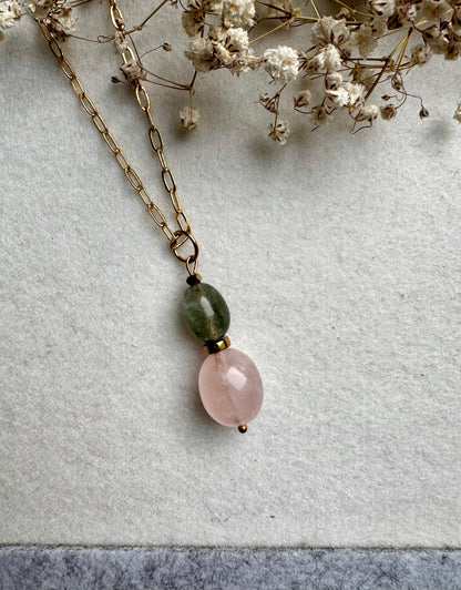 Limited Edition – Halskette mit Naturstein-Anhängern & vergoldeter Gliederkette – handgefertigt