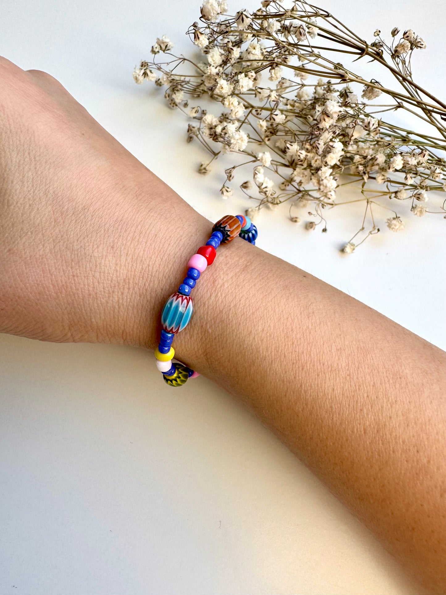 Buntes Miyuki-Perlen-Armband mit 18k vergoldeten Details – handgefertigt