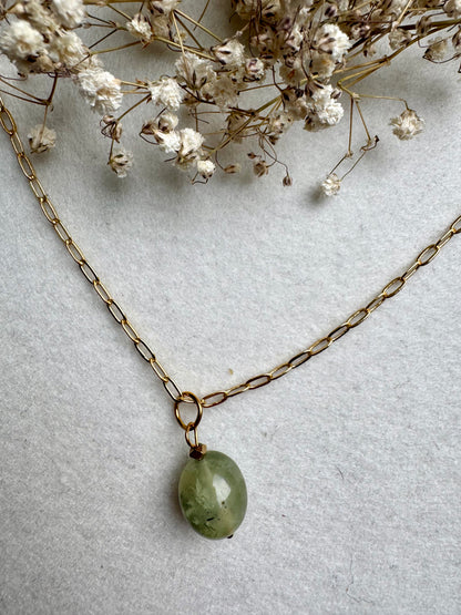 Limited Edition – Halskette mit Naturstein-Anhängern & vergoldeter Gliederkette – handgefertigt