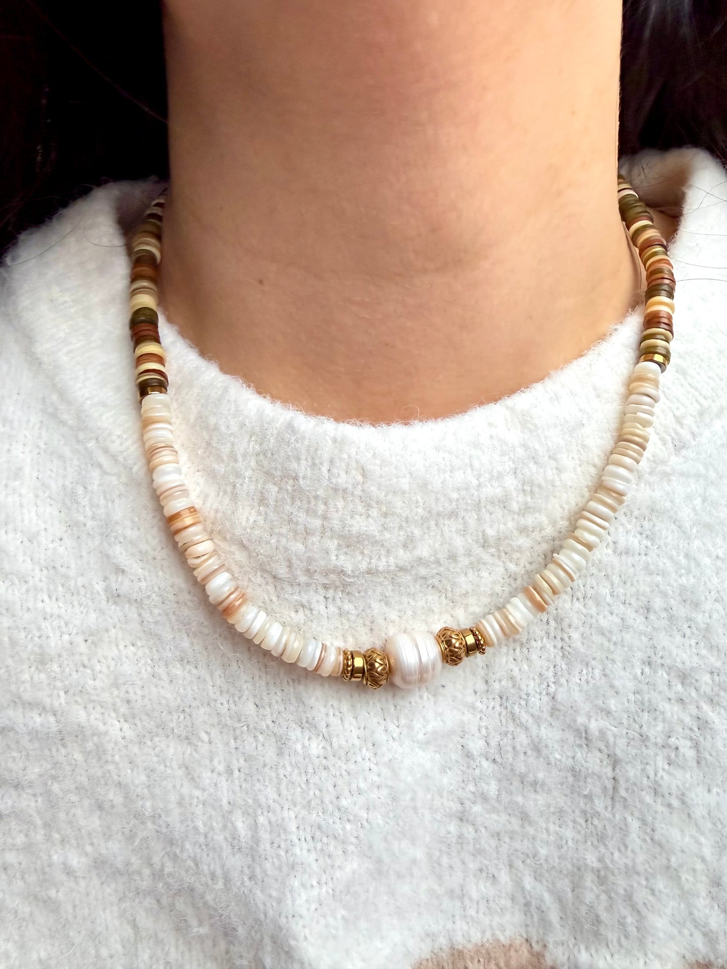 Earth Shell – Necklace made of shell beads &amp; natural tones – handmade