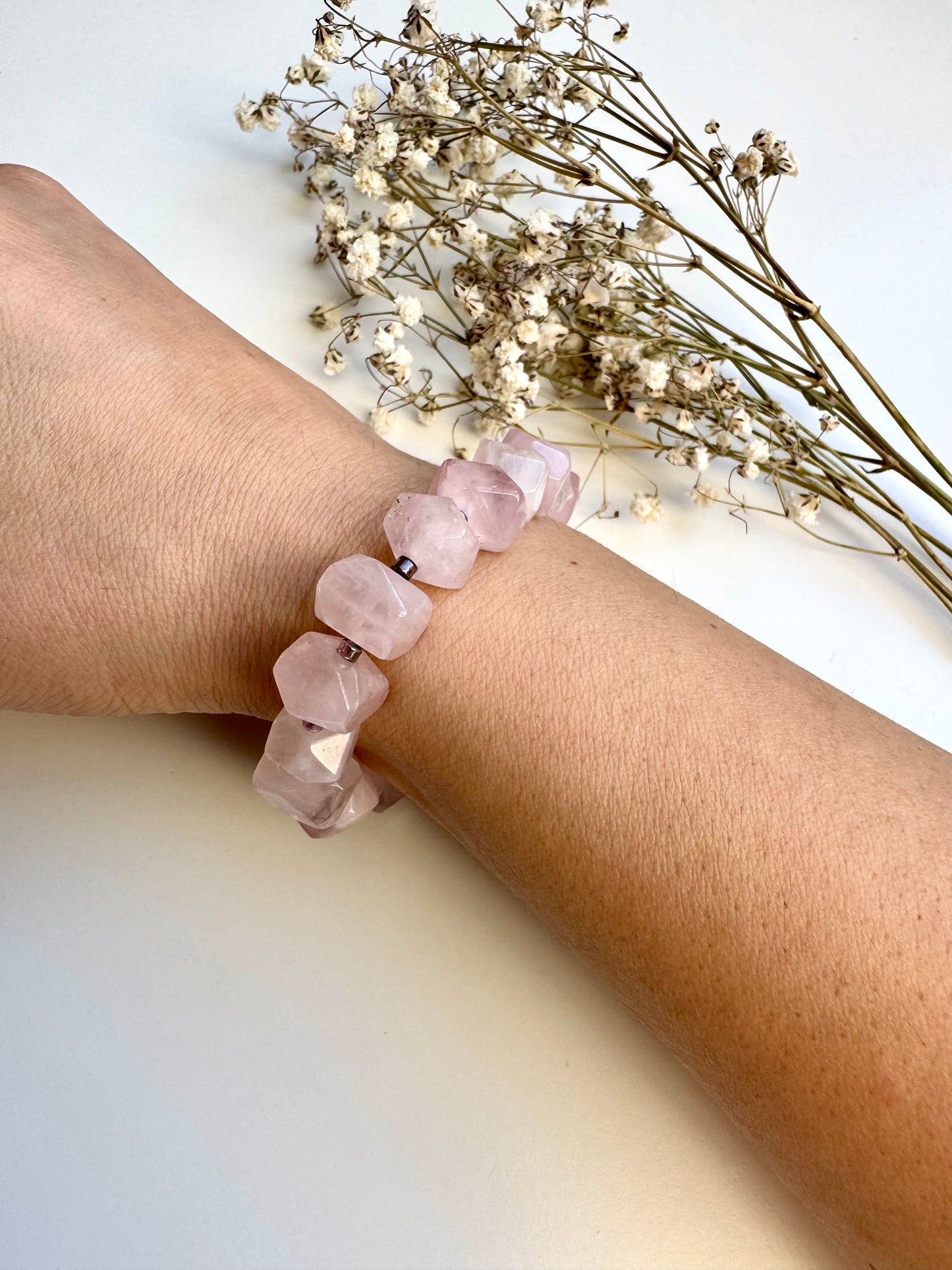 Chunky-Armband aus facettiertem Rosenquarz