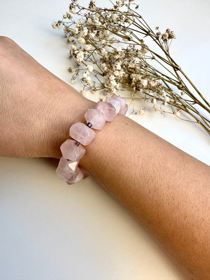 Chunky-Armband aus facettiertem Rosenquarz