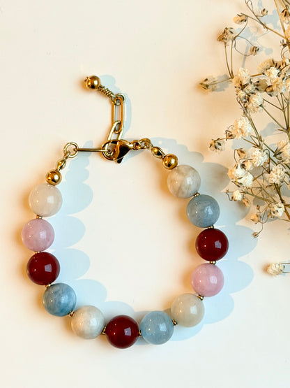 Pastel Grace – Edelsteinarmband aus rotem Achat & Morganit – handgefertigt