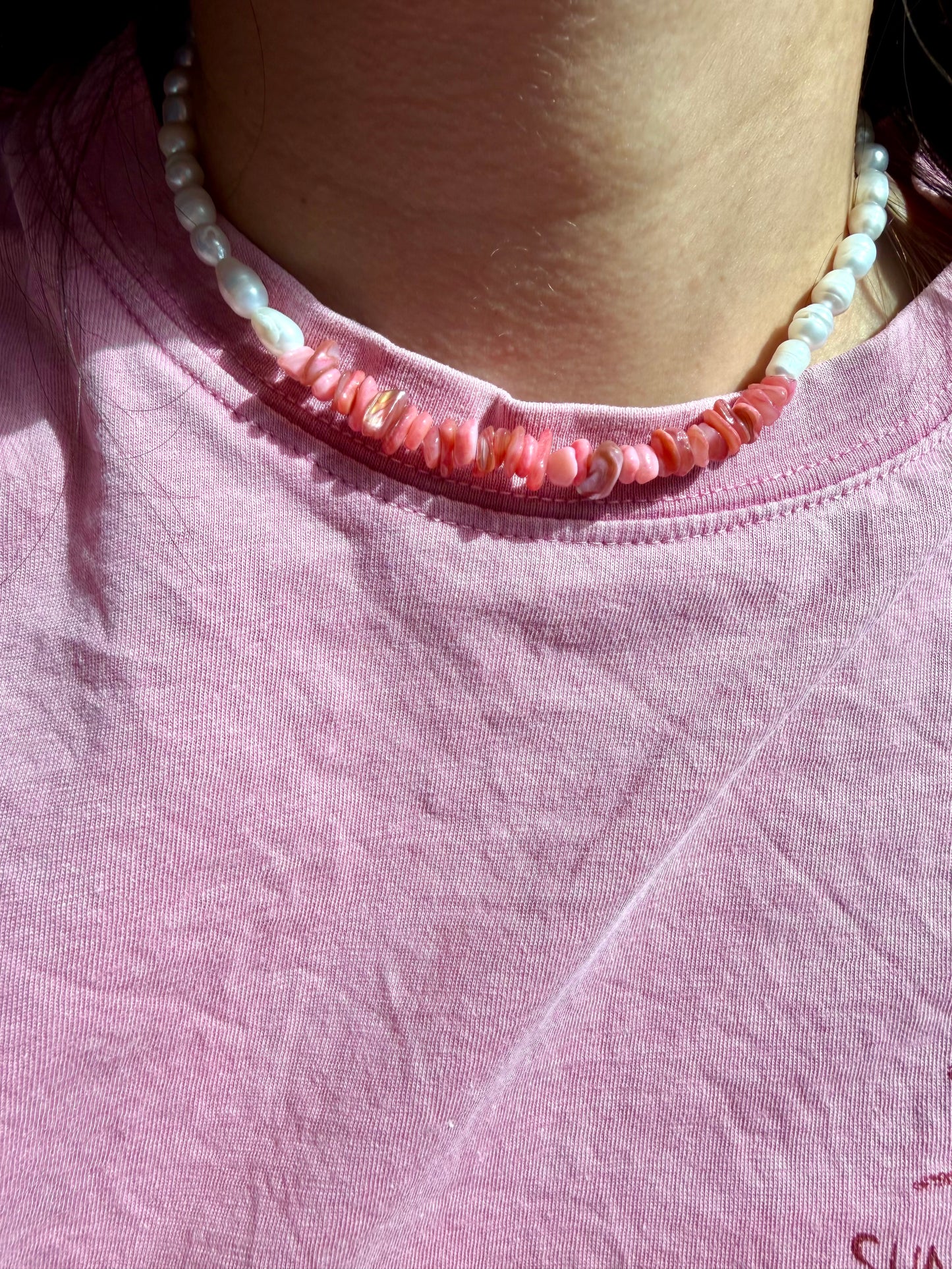 Rose Pearl – Muschelperlen Halskette mit Süßwasserperlen handgefertigt