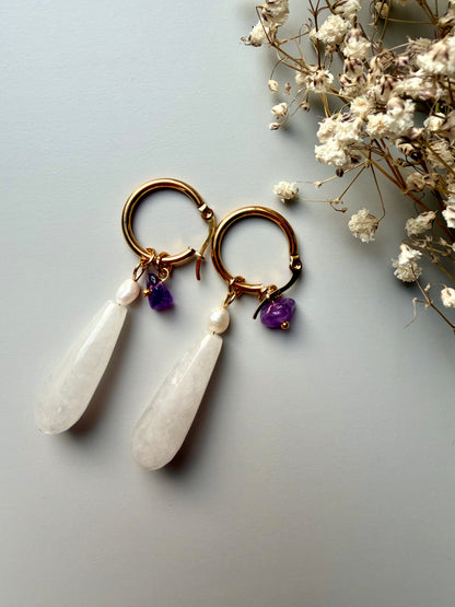 Stone Drip – Vergoldete Creolen mit Edelstein-Tropfen & Perlen – handgefertigt