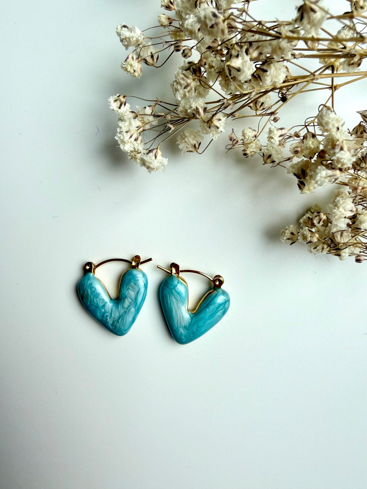 Amour Heart – Herz Ohrringe in Goldoptik