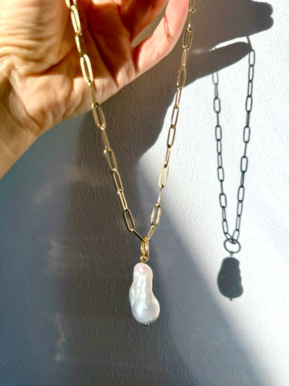 Luna Baroque – Gliederkette mit großer Barockperle – handgefertigt