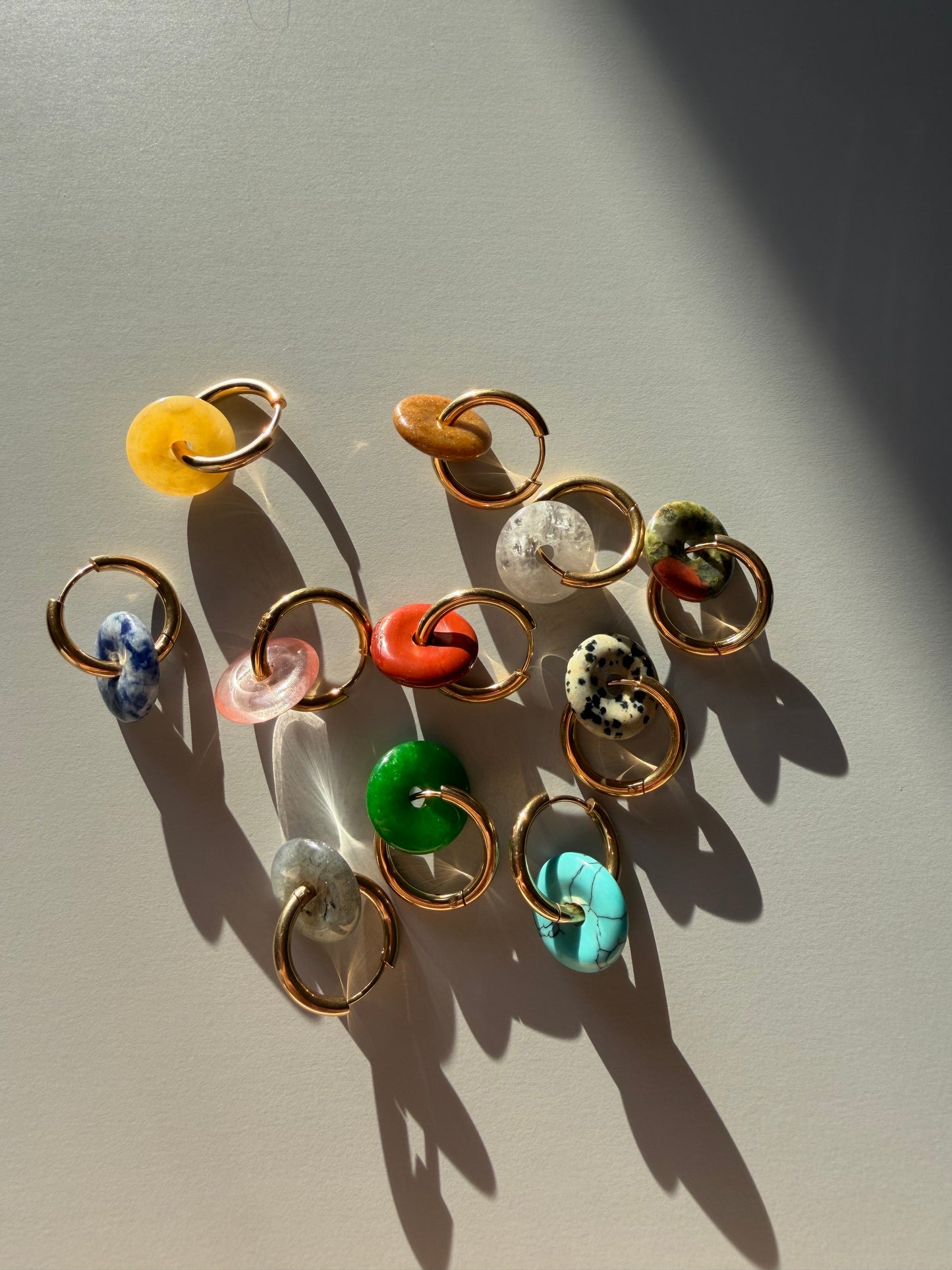Stone Circle – Gold-plated hoop earrings with natural stone donut pendants – handmade