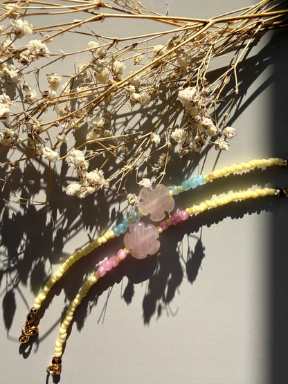 Lemon Bloom – Rosenquarz Armband mit bunten Glasperlen – handgefertigt