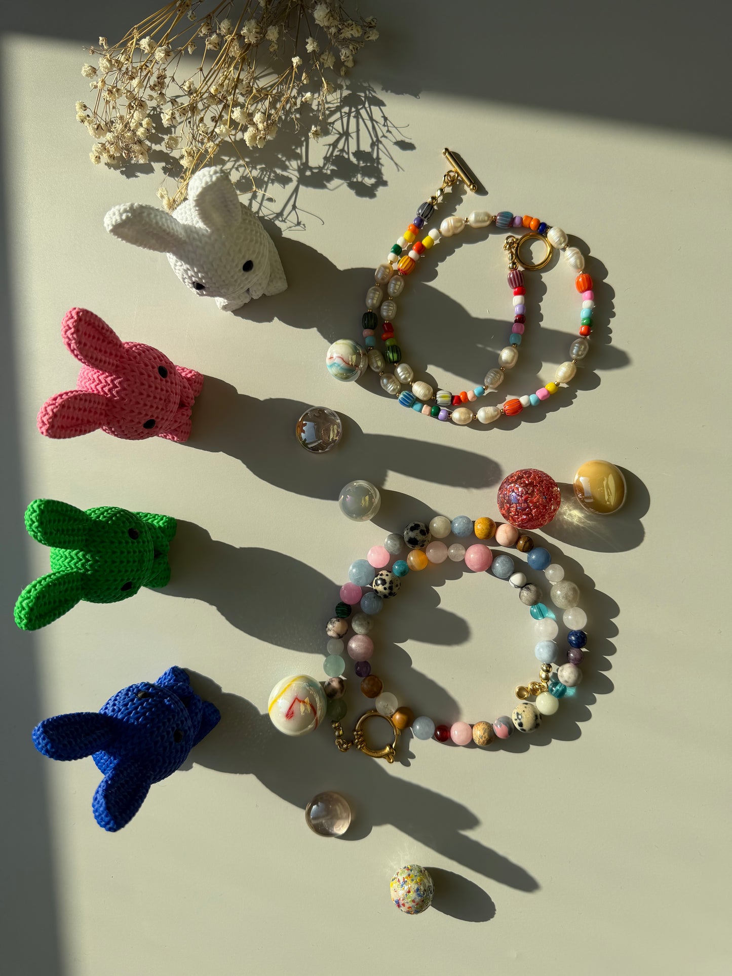 Little Bunny – dekorative Hasenfigur mit Strickstruktur – moderne Deko