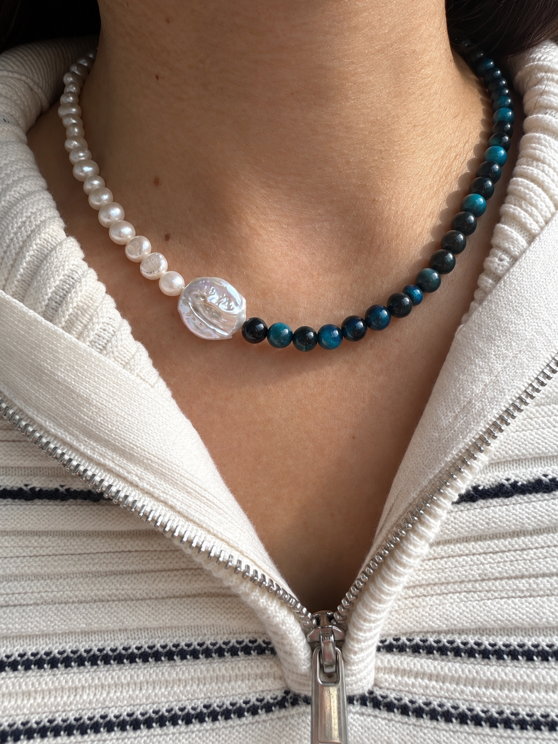 Ocean Pearl – Halskette mit blauem Tigerauge und Süßwasserperlen – Ansicht 2