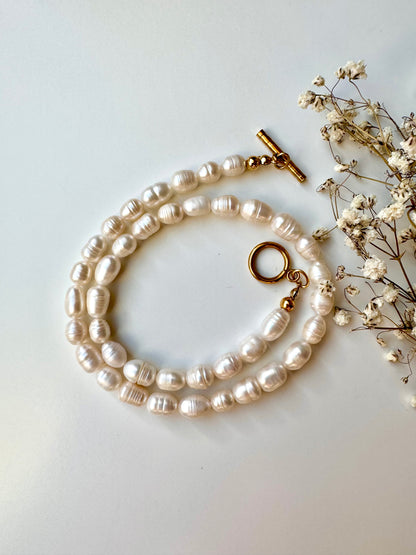 Klassische Perlenkette mit Süßwasserperlen • 18k vergoldeter Knebelverschluss