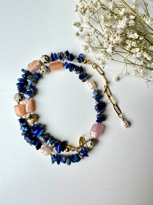 Edelstein-Halskette mit Lapislazuli, Dalmatiner-Jaspis & Rosenquarz