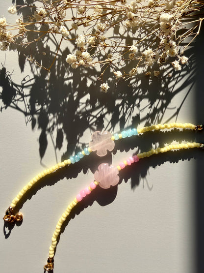 Lemon Bloom – Rosenquarz Armband mit bunten Glasperlen – handgefertigt