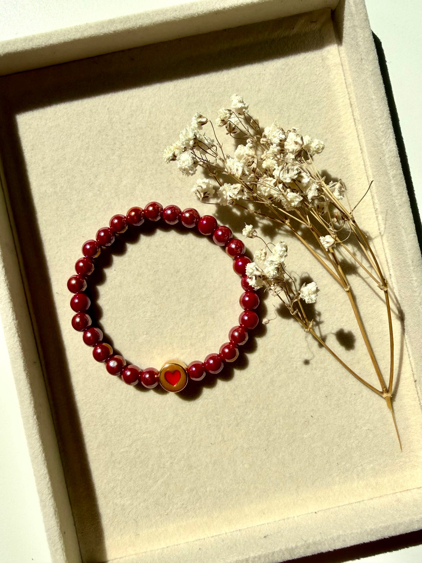 Glass Heart – Armband mit bunten Glasperlen & Herz Motiv – handgefertigt