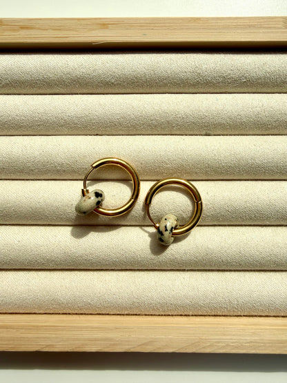 Mini Stone Circle – Ohrringe mit Donut Edelstein-Anhängern & Edelstahl 18k vergoldet