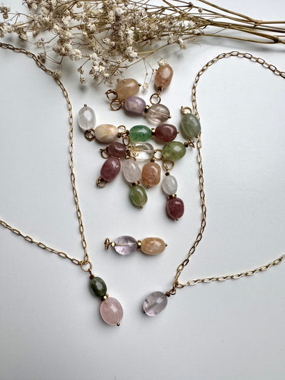 Limited Edition – Halskette mit Naturstein-Anhängern & vergoldeter Gliederkette – handgefertigt