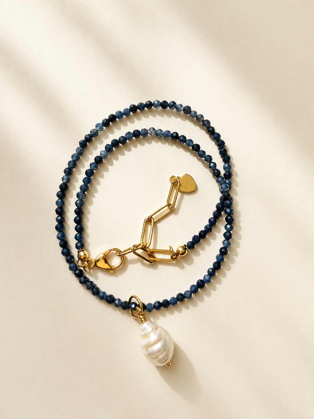 Happy Pearls No. 11 – Saphir Halskette mit Süßwasserperle – handgefertigt