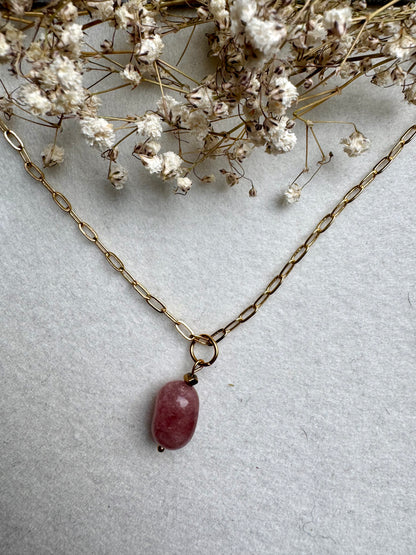 Limited Edition – Halskette mit Naturstein-Anhängern & vergoldeter Gliederkette – handgefertigt