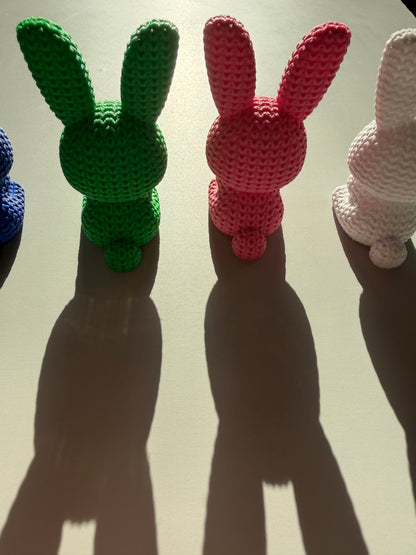 Little Bunny – dekorative Hasenfigur mit Strickstruktur – moderne Deko