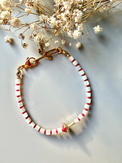 Mushroom Glow – Glass bead bracelet with mushroom pendant – handmade