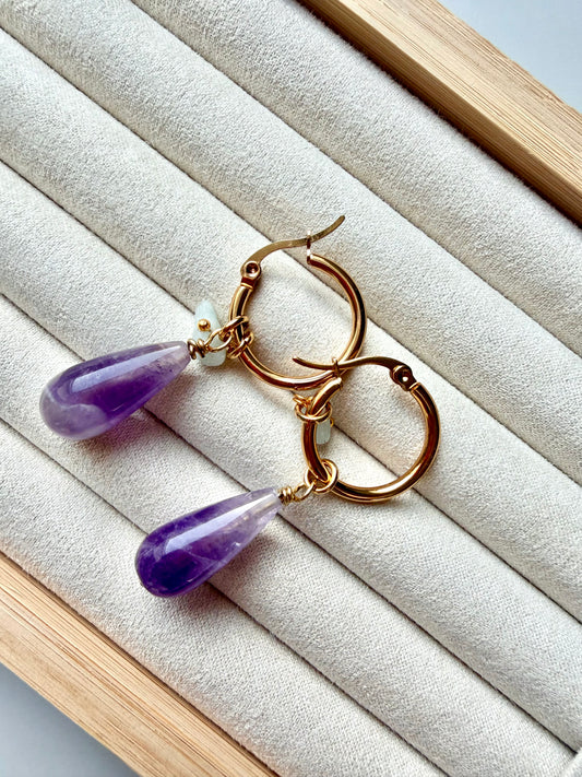 Stone Drop Mini – 18 k vergoldete Creolen mit Edelstein-Tropfen (2 cm) – handgefertigt