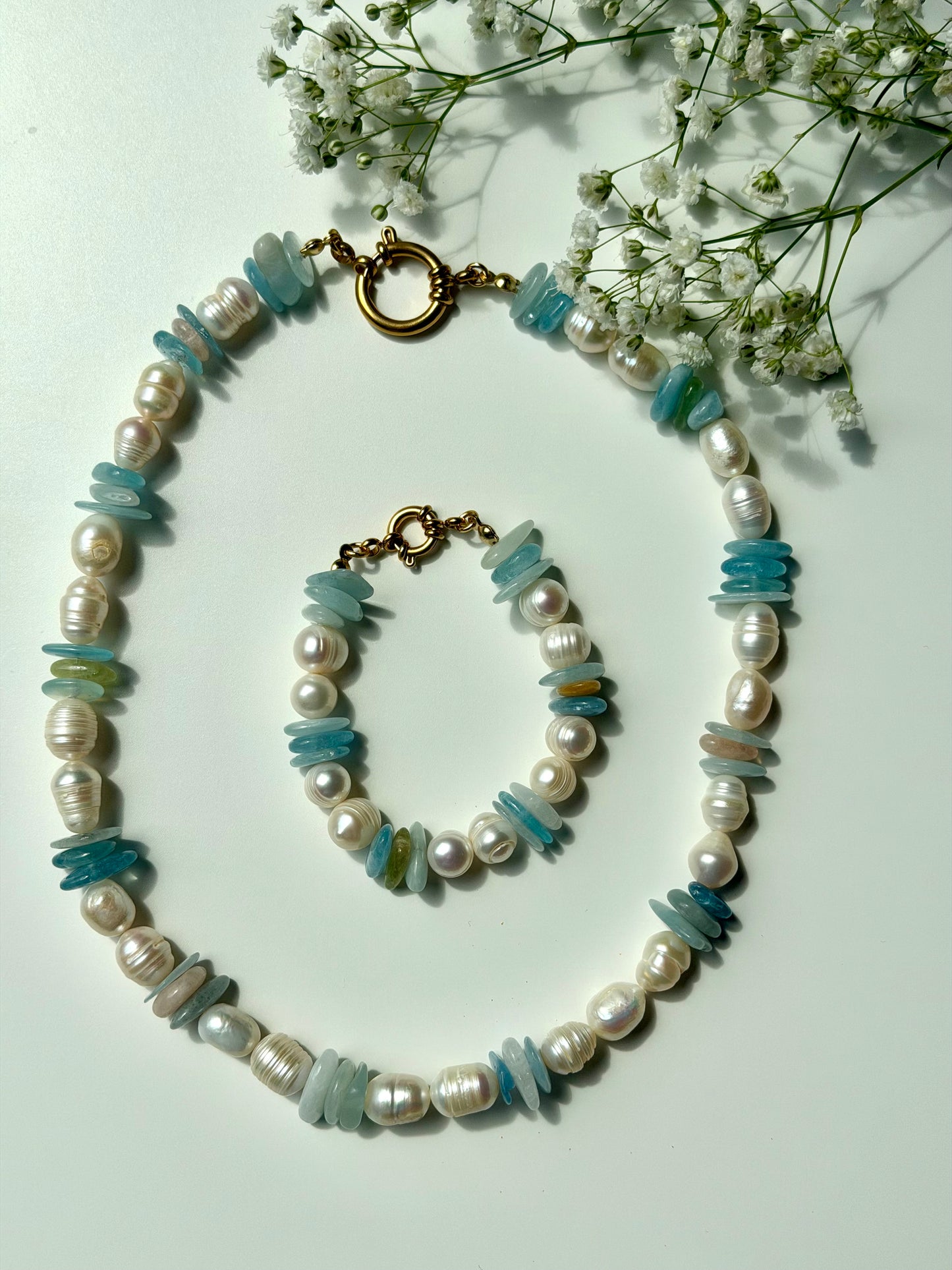 Sea Breeze Armband mit Süßwasserperlen & Aquamarin – handgefertigt