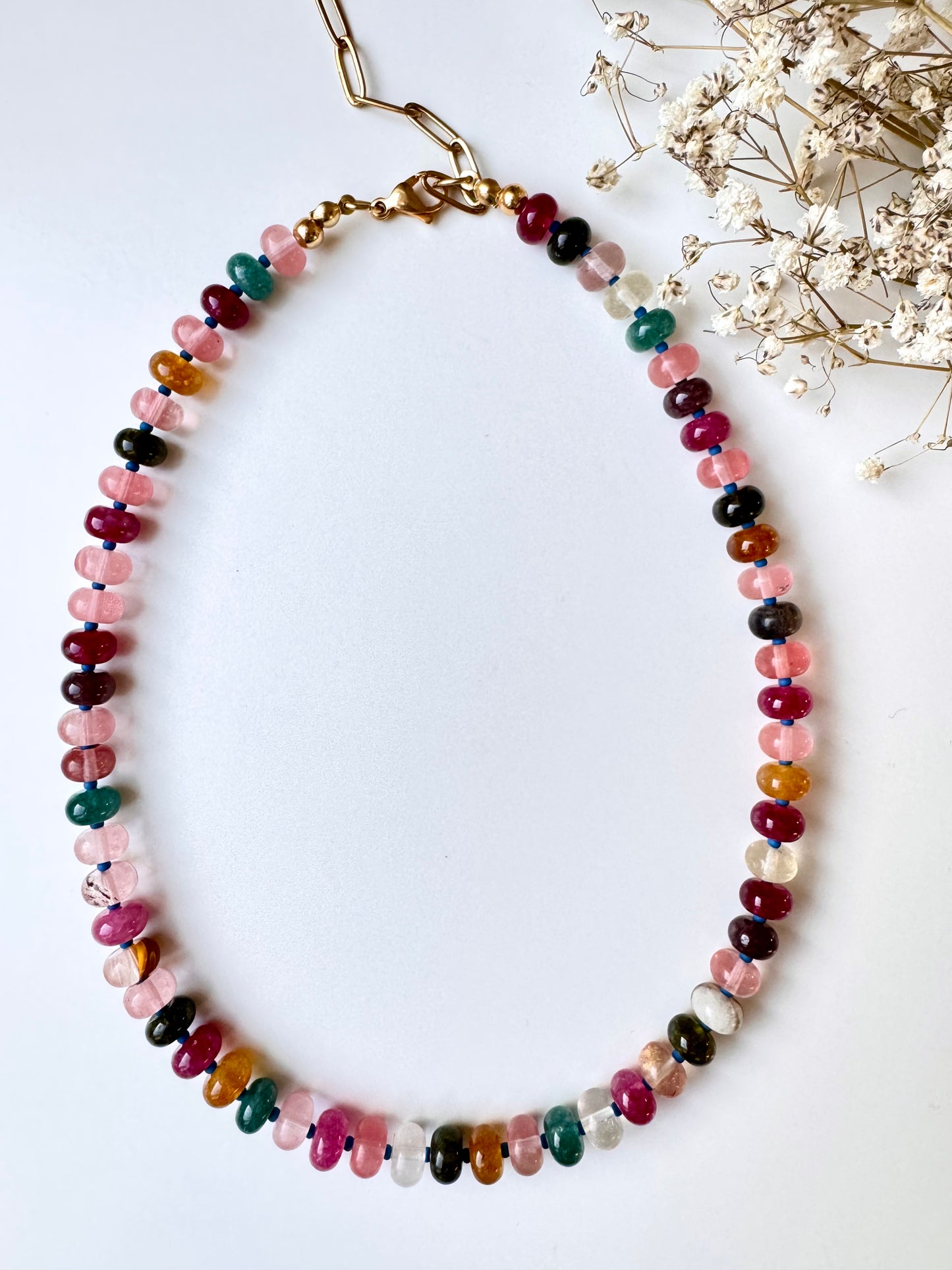 Bunte Turmalin-Halskette mit abakusförmigen Perlen & goldenen Details