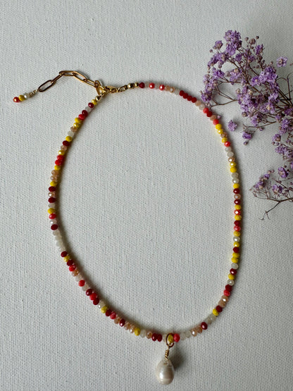 Bunte Edelstein-Halskette • Facettierte Glasperlen & Barockperle • 18k vergoldet