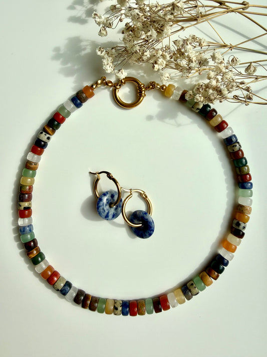 Renkia – bunte Edelstein Halskette mit Naturstein Mix & goldenen Details – handgefertigt