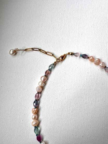 Pearl & Fluorite Harmony Necklace“ – Halskette mit Süßwasserperlen und Fluoritperlen