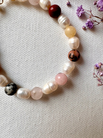 Armband mit Süßwasserperlen & bunten Edelsteinen • 18k vergoldet