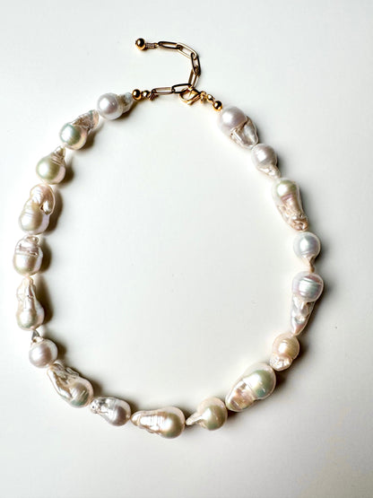 Barock-Süßwasserperlen-Halskette mit 18k vergoldeten Details – handgefertigt