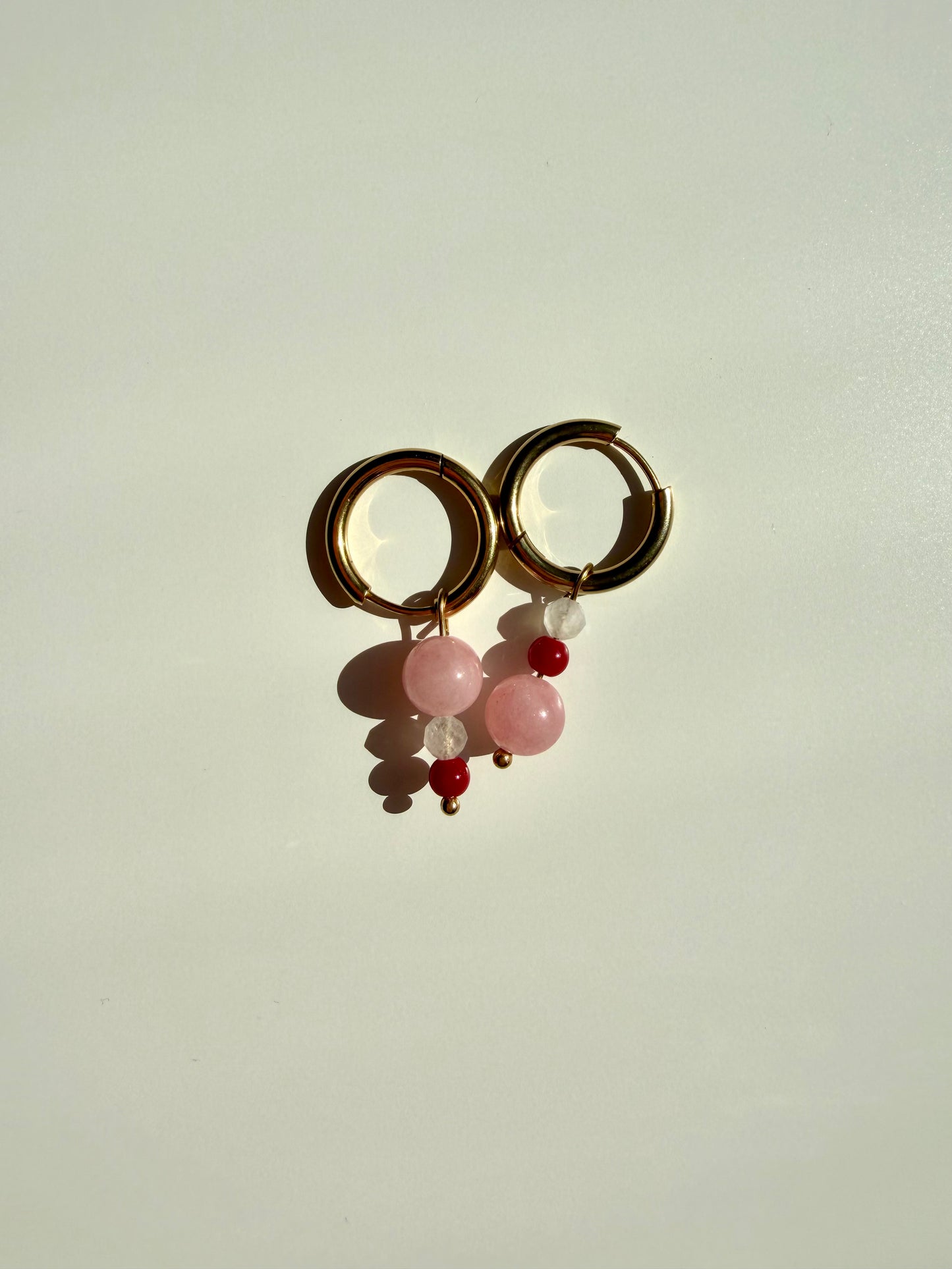 Blush Candy – Ohrringe mit Morganit, Mondstein & Koralle – handgefertigt