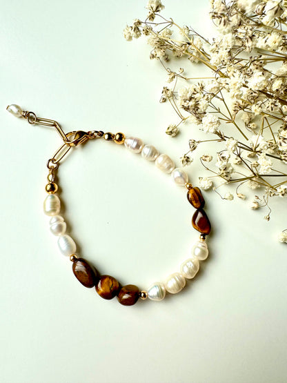 TOFFEE PEARL – Armband mit Süßwasserperlen & Tigerauge-Steinen, 18k vergoldet, handgefertigt
