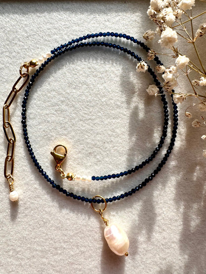 Kristall-Halskette Nachtblau • Barockperle • 18k vergoldet