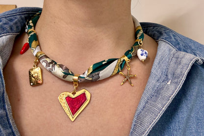 Bandana-Halskette mit Charms aus 18k vergoldetem Edelstahl • Herz-Anhänger, Stern & handbemaltes Porzellanherz