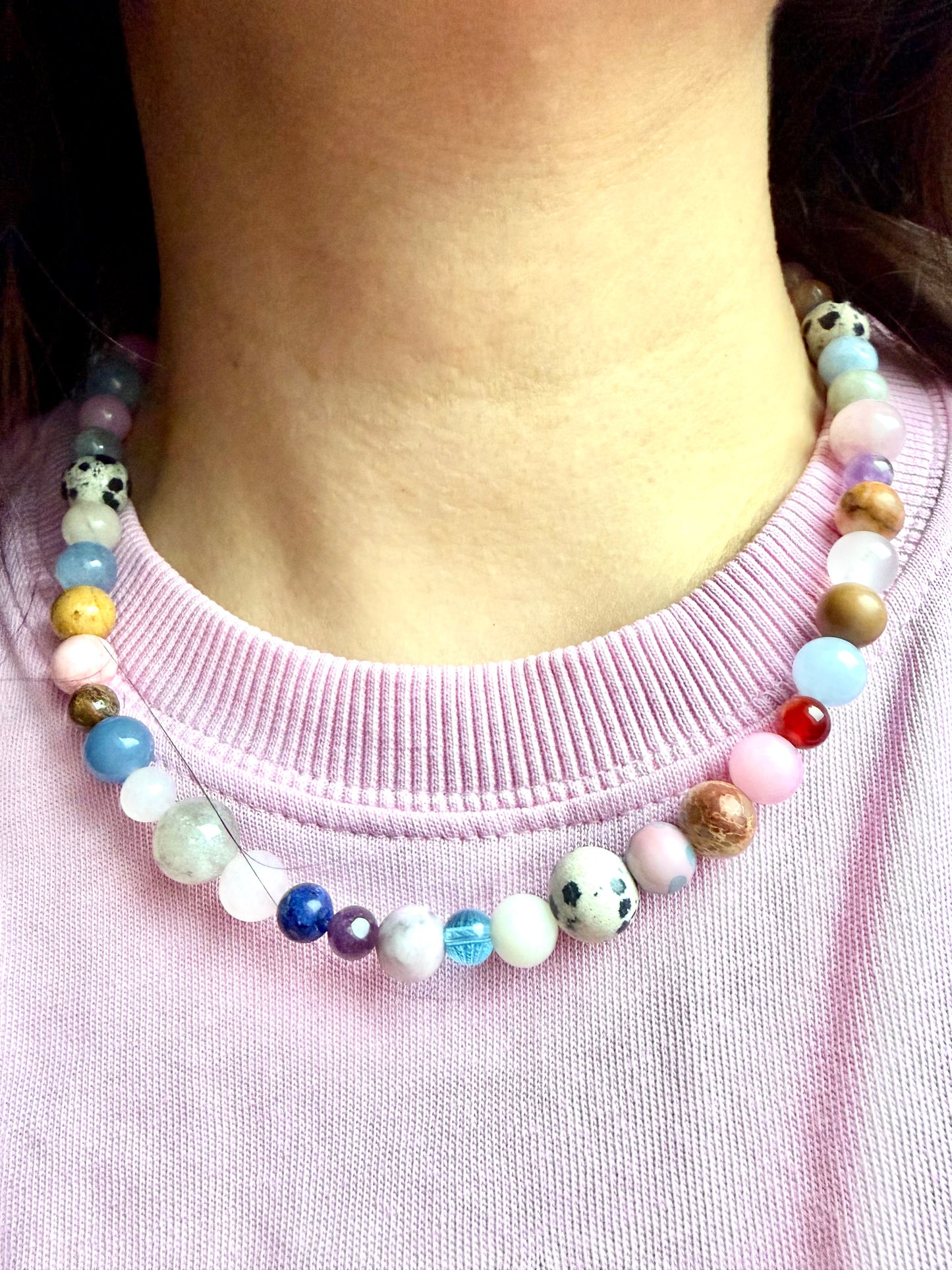 Bonibon – Edelstein Kette mit Dalmatiner Jaspis, Rosenquarz, Amazonit, Amethyst & Achat – handgefertigt