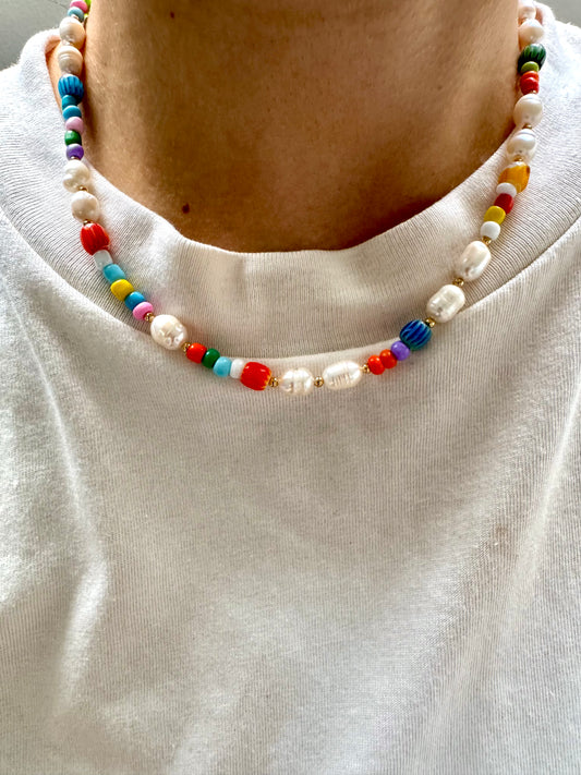 Bunte Kette mit Süßwasserperlen, Glasperlen & Miyuki-Perlen – 44 cm