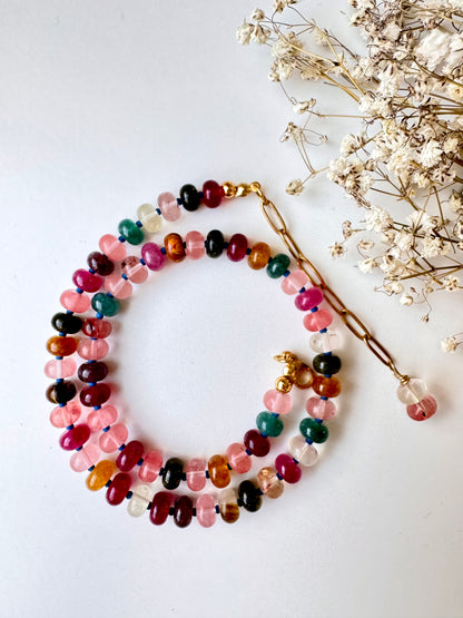 Bunte Turmalin-Halskette mit abakusförmigen Perlen & goldenen Details