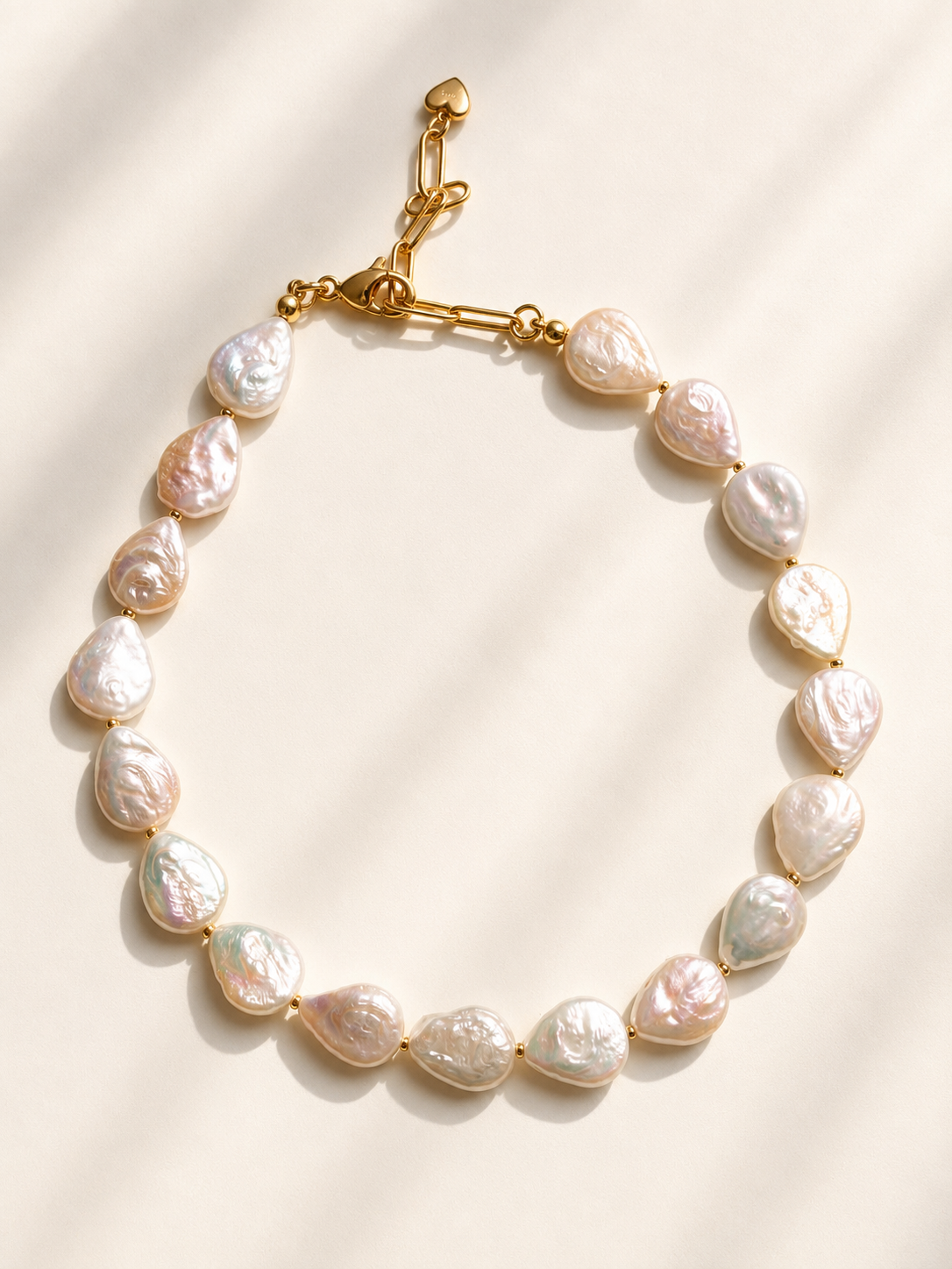 Pearl Petals – Halskette mit großen Süßwasserperlen – handgefertigt