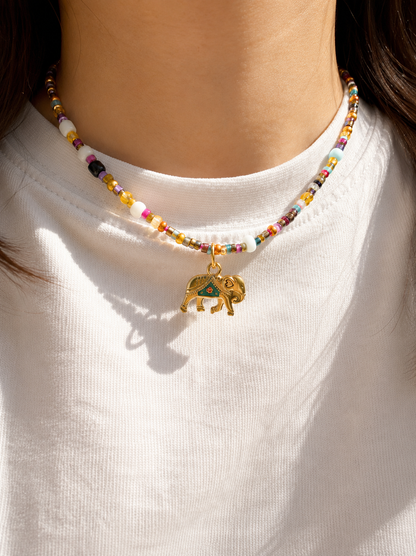 Happy Pearls No. 4 – Halskette mit bunten Glasperlen & Elefanten Anhänger – Edelstahl 18k vergoldet