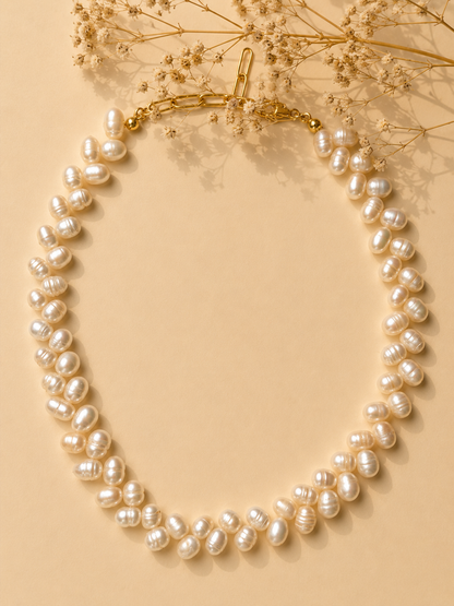 Pure Pearl – Freshwater Pearl Necklace with Gold Details