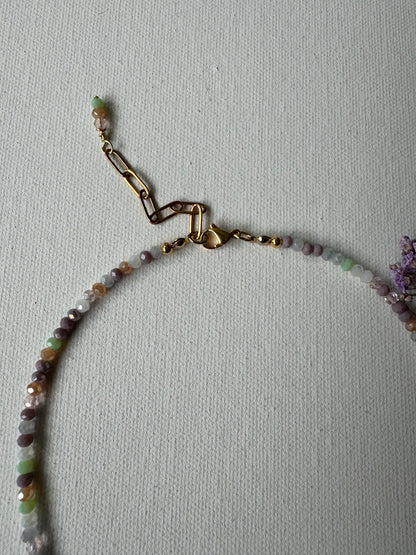 Pastellfarbene Edelstein-Halskette • Facettierte Glasperlen & Barockperle • 18k vergoldet
